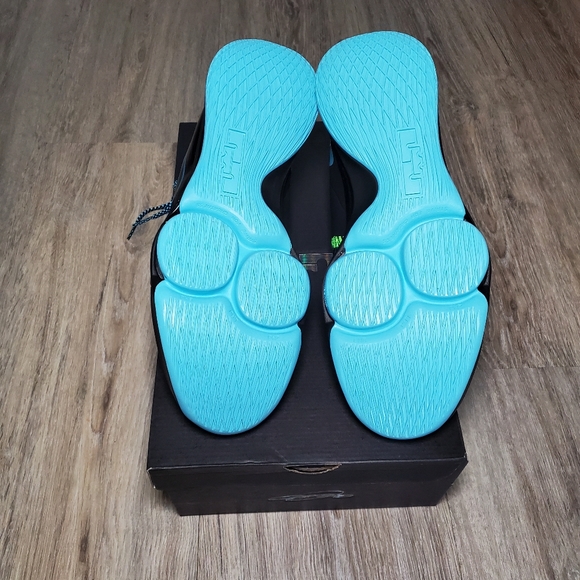 Nike LeBron Witness 5 - Picture 4 of 5